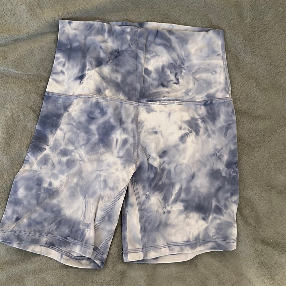 WORN ONCE: tie dye lululemon 6” align shorts size 4